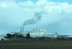 稼働中の富岡町の仮設焼却炉。（撮影：原子力市民委員会事務局、2016年3月）